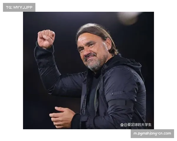 利兹联主帅法尔克抗议补时提前鸣哨 冲入场内对峙裁判染红